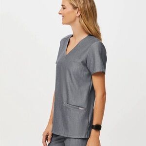 Figs set! three pocket scrub top and matching Kade pants in graphite.